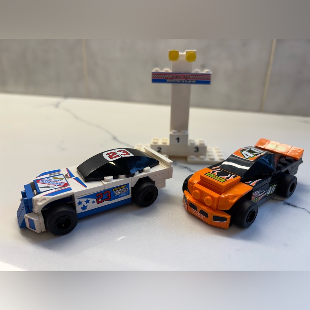 Lego Thunder Raceway 8125 Racing Set with Fold Out Track - complete - Picture 7 of 11